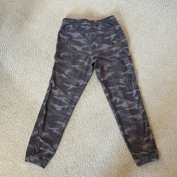 Athleta camo Farallon joggers - Picture 2 of 4